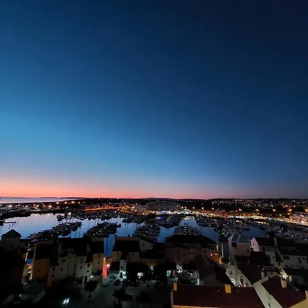 Daire Marina Mar 'penthouse' By Sapvillas *