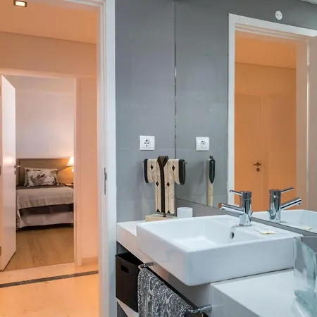 Marina Mar 'penthouse' By Sapvillas Vilamoura