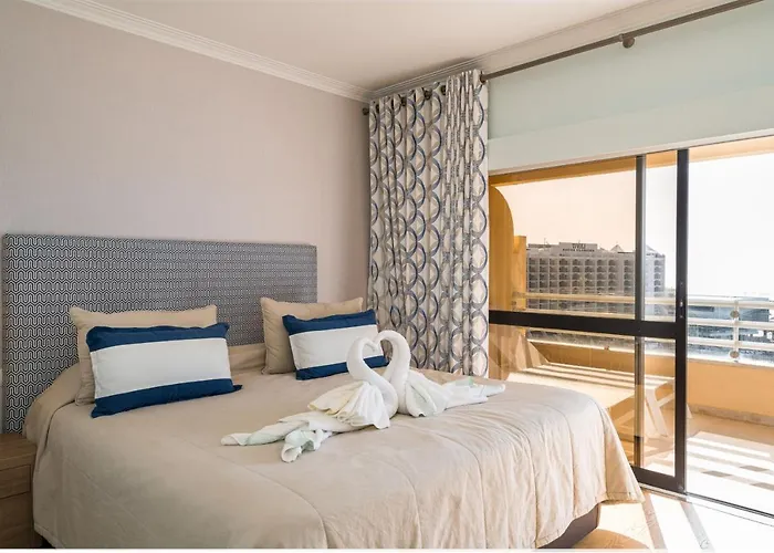 Marina Mar 'penthouse' By Sapvillas شقة فيلامورا