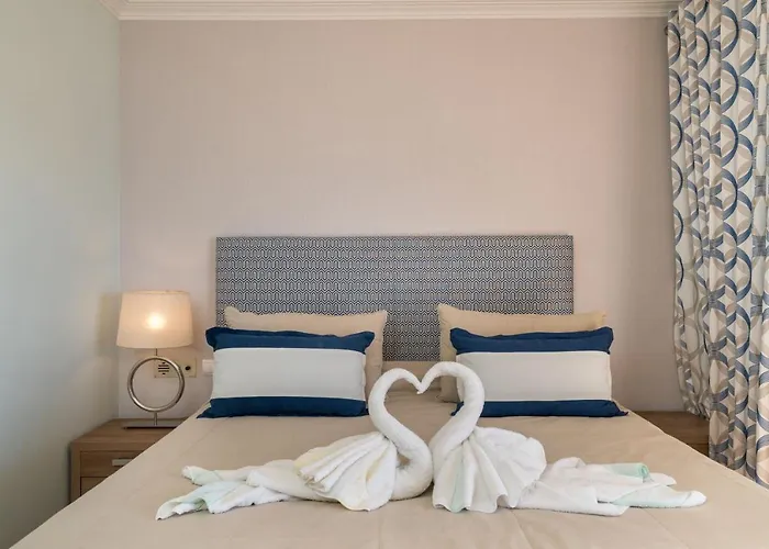 Marina Mar 'penthouse' By Sapvillas * فيلامورا