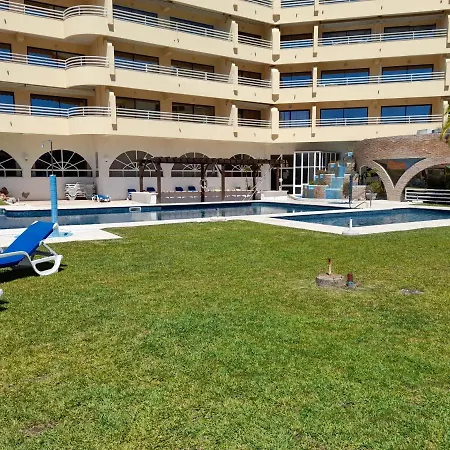 Marina Mar 'penthouse' By Sapvillas * فيلامورا